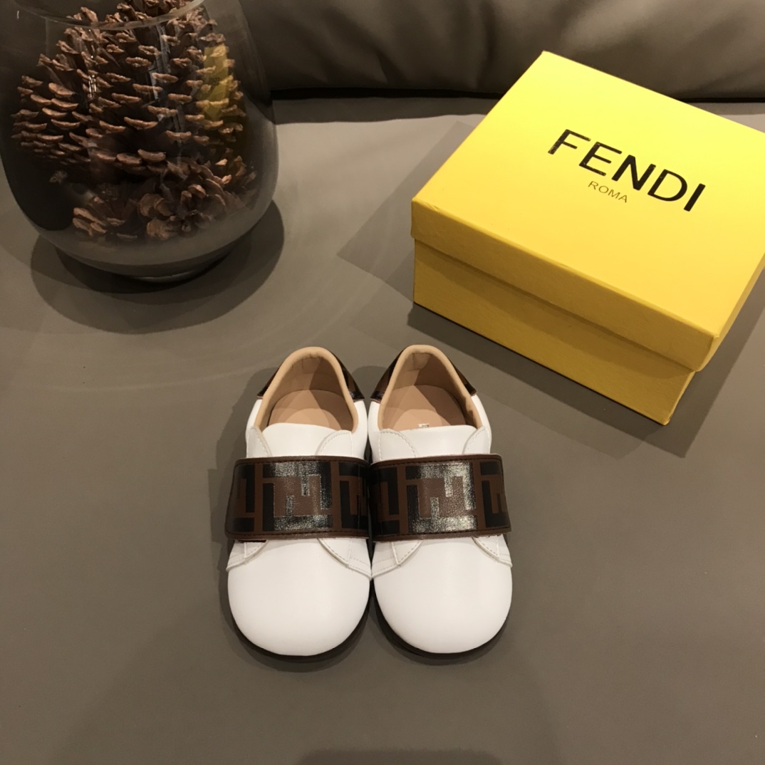 Children's shoes child